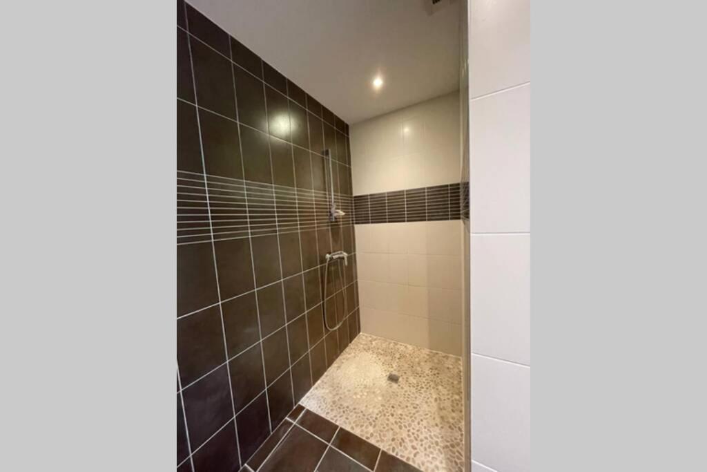 Superbe Appartement Avec 2 Chambres - 9 Personnes - Parking Prive ตูร์นง-โซร์-โฮน ภายนอก รูปภาพ